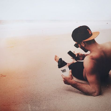 57.7k Likes, 483 Comments - TONI MAHFUD† (@tonimahfud) on Instagram: “Come to the beach I'm waiting, OK? drinking my @proteinworld shake www.proteinworld.com  if you…” Playa Ideas, Toni Mahfud, Mens Photoshoot Poses, Beach Pictures Poses, Self Portrait Poses, Pondicherry, Beach Photography Poses, Men Photography, Travel Photography Inspiration