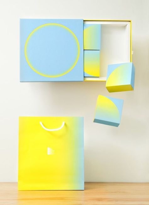 Galaxy Packaging, Futuristic Package Design, Technology Packaging Design, Tech Packaging Design, Blue Packaging Design, Gradient Packaging Design, Yellow Packaging Design, Iridescent Packaging Design, Gradient Box Packaging