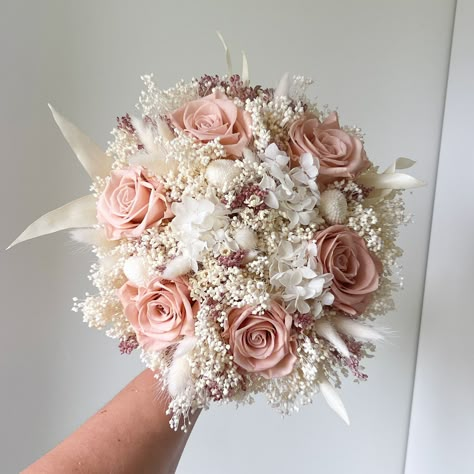 Maid Of Honour Bouquet, Light Pink Bouquet Wedding, Wedding Pink Bouquets, Soft Pink Wedding Flowers, Wedding Ideas Pink And White, White And Pink Bouquet Wedding, Pink And Gold Wedding Bouquet, Pink Flower Bouquet Wedding, Pink And White Bouquet Wedding