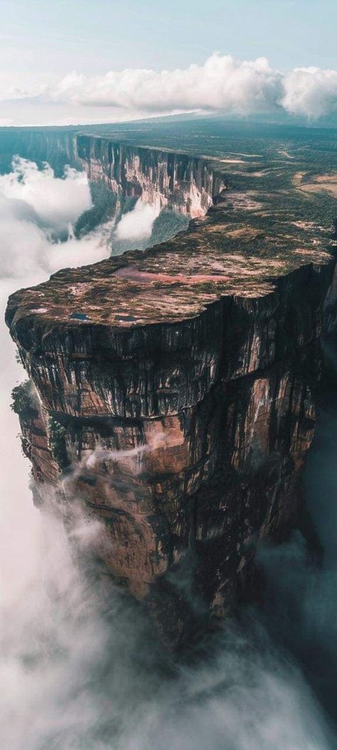 Monte Roraima, Roraima Monte Roraima, Mount Roraima, Mountain Formation, National Geographic Photography, Interesting Place, Rainbow Mountain, Prehistoric World, The Lost World, The Heights