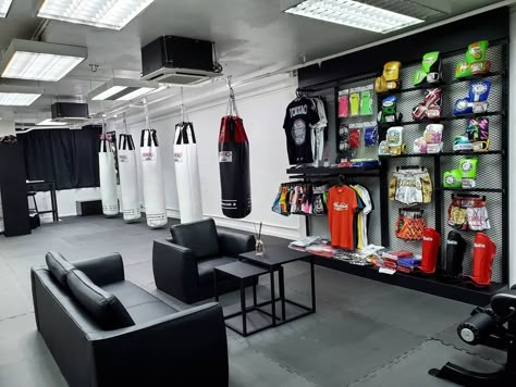 Boxing Gym Ideas, Boxing Gym Design, Boxing Arena, Jiu Jitsu Gym, Muay Thai Gym, Club Fitness, Sport Bar, Storage Lockers, Body Toning