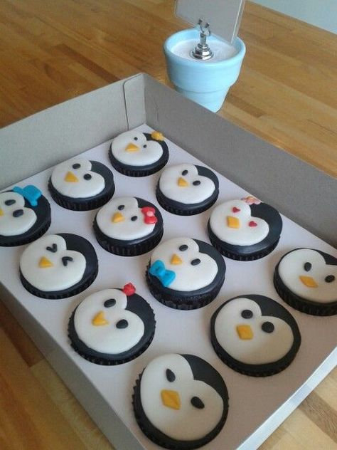 Penguin Cupcakes, Penguin Birthday Party, Penguin Cookies, Penguin Baby Showers, Penguin Cakes, Penguin Birthday, Penguin Party, Animal Cupcakes, Xmas Cake