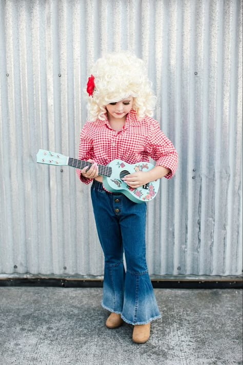 Dolly Parton photo shoot and costume fun! Dolly Party Outfit, Dress Like Dolly Parton, Dolly Halloween Costumes, Dolly Parton Accessories, Dolly Parton Halloween Costume Kids, Iconic Dolly Parton Outfits, Reba Halloween Costume, Dolly Parton Costume Ideas, Toddler Dolly Parton Costume