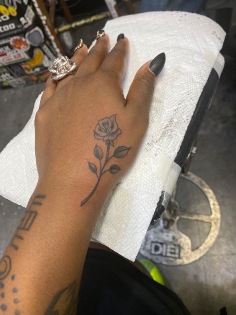 Small Hand Tattoos On Black Women, Small Rose On Hand Tattoo, Rose Tattoo On Hand For Women, Small Tattoos On Side, Small Rose Hand Tattoo, Gogo Tattoo, Wrist Rose Tattoo, Rose On Hand Tattoo, Ahs Tattoo