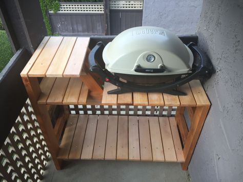 Weber Q Grill Stand Diy, Weber Q Stand, Diy Bbq Stand, Bbq Stand Ideas Outdoor, Weber Q Outdoor Kitchen, Bbq Stands Ideas, Bbq Cabinet, Bbq Bench, Diy Grill Table