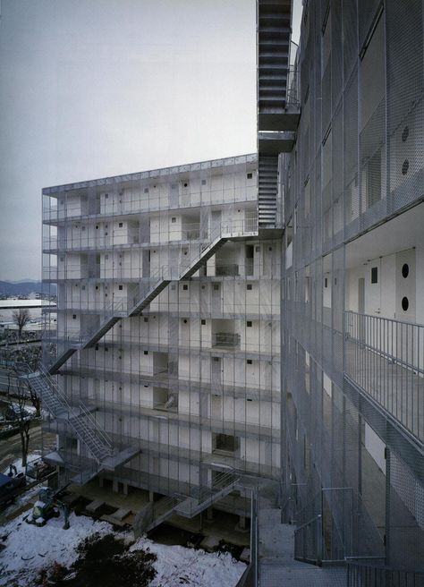 Just a Selection. - Kazuyo Sejima - Gifu Kitagata apartment building,... sanaa trap trappen gaanderij appartementen gevel Ramps Architecture, Kazuyo Sejima, Parking Building, Ryue Nishizawa, Collective Housing, Japan Architecture, Gifu Japan, Porch And Balcony, Interesting Buildings