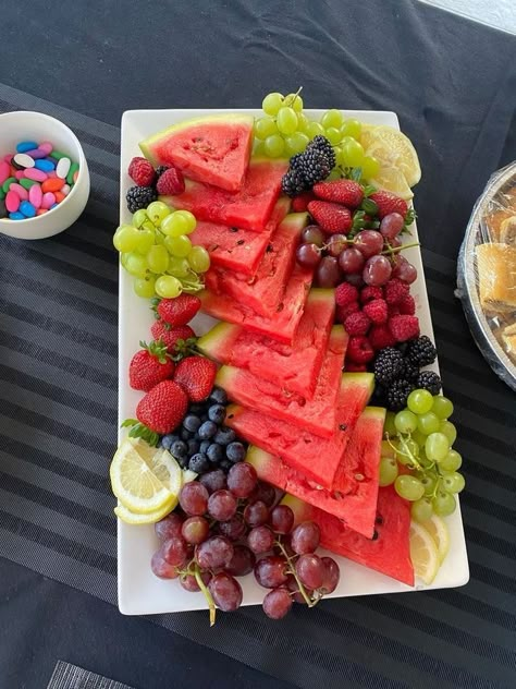 Fruit Board, Amazing Food Platters, Fruit Creations, Fruit Platter Designs, Fruit Platters, Food Platter, Fruit Ideas, Fruit Displays, Fruit Display