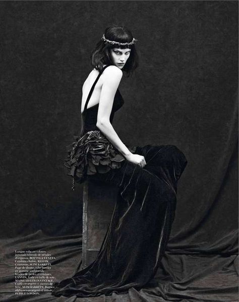 Saskia De Brauw, Alas Marcus Piggott, Paris September, Mert And Marcus, Robert Mapplethorpe, Gothic Design, Black And White Portraits, Halloween Fashion, Dark Beauty