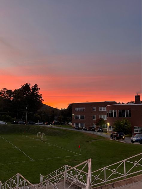 #sunset #school #aesthetic August Astethics, September Aesthetic School, School Aesthetic Outside, October Manifest, School Fall Aesthetic, Public School Aesthetic, Fall Aesthetic School, Prep School Aesthetic, School In Fall