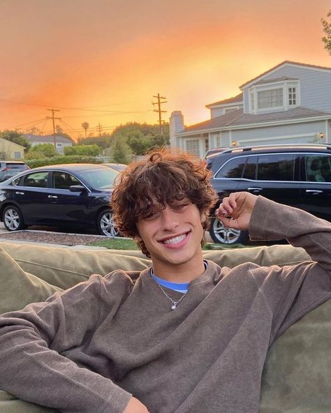 Boyfriend Haircut, Brown Hair Boy, Surfer Guys, My New Haircut, Brown Hair Men, Surfer Boys, Golden Brown Hair, Men Haircut Curly Hair, Brown Curly Hair