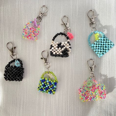 Beaded, purse, mini purse, keychain, handmade, cute keychain, beaded mini purse, cow print, neon beads Mini Beaded Bags Tutorial, Beaded Mini Bag, Beads Bag Charm, Mini Beaded Bags, Beaded Purses Pattern, Beaded Bag Charm, Beads Keychain Ideas, Beaded Keychain Ideas, Beaded Keychain Diy