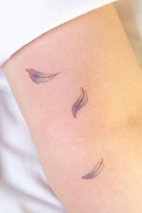 Tiny Feather Tattoo, Falling Feather Tattoo, Plume Tattoo, Feather Tattoo Ideas, Feathers Tattoo, Small Feather Tattoo, Remember Tattoo, Tattoo Ideas With Meaning, Hand And Finger Tattoos