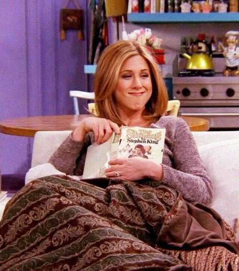 The Secret Bookish Life of FRIENDS’ Rachel Green Joey And Rachel, Rachel Green Outfits, Jenifer Aniston, Jen Aniston, Ross Geller, Friends Cast, Silver Linings, Friends Moments, Monica Geller