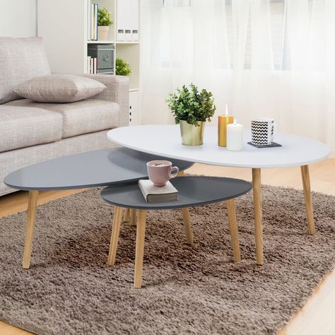 Mobilier d'intérieur > Meuble de salon > Table basse IDMARKET, Descriptif du lot de 3 tables basses gigognes laquées blanc/gris scandinaveApportez une vraie touche contemporaine à votre salon-séjour grâce à ce lot de 3 tables basses gigogne laquées blanches et grises qui s'accorderont parfaitement à votre intérieur. Leur design, d'inspiration nordique, est à la fois ultra-tendance, simple et sophistiqué.Libre à vous d'agencer chaque table basse gigogne de la manière dont vous le souhaitez Modern Apartment Living Room, Small House Interior, Living Room Setup, Small House Interior Design, Decor Home Living Room, Living Room Decor Apartment, Contemporary Living Room, Coffee Table Design, Luxury Living Room