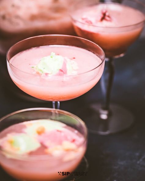 Sherbet Punch is the perfect cocktail for summertime parties, barbecues and group events. So easy to make and so good. Looks amazing too! #sherbetpunch #cocktails #prosecco Sherbet Alcohol Drinks, Sherbert Cocktail, Sorbet Cocktail, Prosecco Sherbet Punch, Alcoholic Sherbet Punch, Champagne Sherbert Punch, Sorbet Champagne, Wine Slushies Recipe Easy, Boozy Sherbet Punch