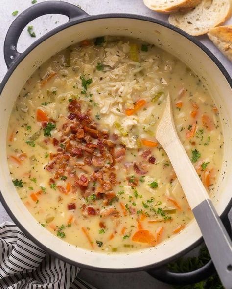 Crayons & Cravings Chicken Bacon Rice, Bacon Rice, Kielbasa Soup, Bacon Soup Recipes, Best Soups, Stew Dinner, Bean And Bacon Soup, Creamy Chicken And Rice, Rice Soup Recipes