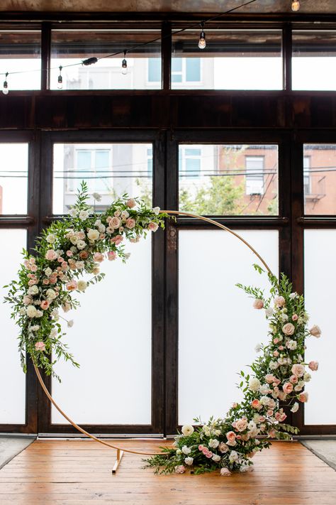 Round Arbour Flowers, Circle Flower Frame Wedding, Flower Hoop Backdrop, Large Hoop Wedding Backdrop, Gold Circle Arch With Flowers, Bridal Shower Flower Arch, Gold Arch With Flowers, Wedding Arches With Flowers, Round Floral Arch