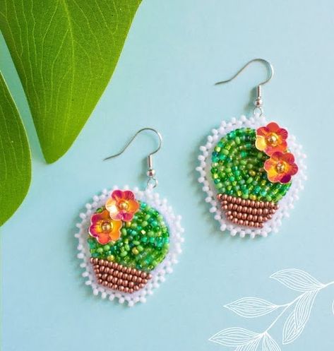 Embroidery Earrings Tutorial, Bead Embroidery Earrings, Embroidery Earrings, Free Jewellery Making Tutorials, Felted Earrings, Diy Seed Bead Earrings, Earrings Tutorial, Beadwork Embroidery, Beaded Earrings Tutorials