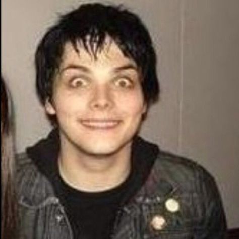 Gerard way Gerard Way Memes, Mcr Memes, Ray Toro, I Love Mcr, Mikey Way, Emo Guys, Silly Faces, Frank Iero, Gerard Way