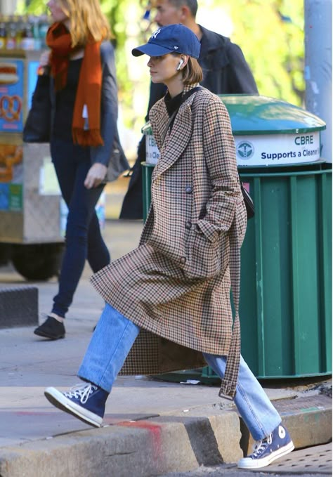 Trench Coat Street Style, Kaia Gerber Style, Outfits With Converse, Kaia Gerber, Fashion Event, 가을 패션, Off Duty, Fashion Inspo Outfits, Spring Outfits