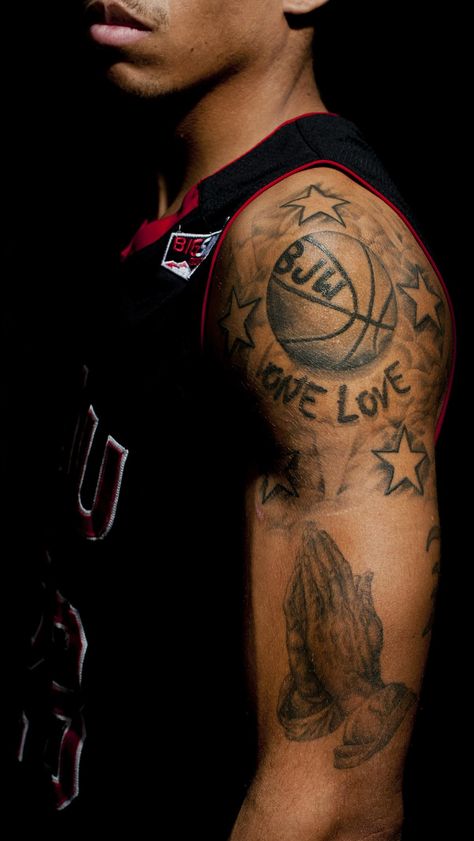 Basketball players’ tattoos share lives, feelings | The Spokesman-Review Lebron James Tattoos, Basketball Tattoos, Phönix Tattoo, Crazy Tattoos, Upper Back Tattoos, Tattoo Shoulder, Sketch Tattoo Design, Top Tattoos, Best Friend Tattoos