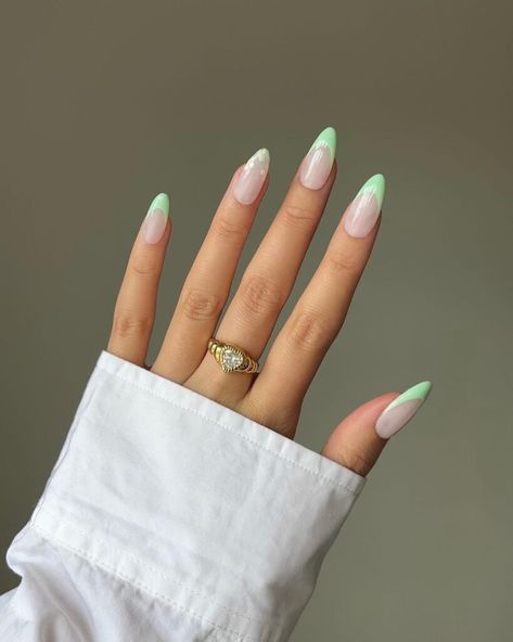 These 22 Mint Green Nails Ideas Will Be All Over Your FYP Mint Green French Tip Nails, Mint Green French Tip, French Tip Nails With Flowers, Nail Art Vert, Green French Tip Nails, Green Nail Ideas, Green French Tip, Summer Holiday Nails, Nails With Flowers