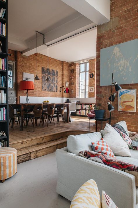 Bedroom Loft Style, Loft Style Apartment, Oval Room Blue, Loft Apartments, Brick Interior, Brick Loft, Open Space Living, Loft Living, Brick Walls