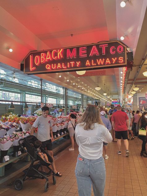 Seattle Market, Market Pictures, Place Photography, Pike Place Market Seattle, Outfit Minimalist, Travel Girl, Public Market, Pike Place Market, Public Place