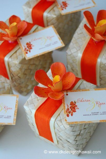 Yet another ribbon + flower lauhala box Hawaiian Wedding Favors, Green Wedding Favors, Wedding Favours Luxury, Wedding Favors And Gifts, Wedding Bubbles, Tiny Gifts, Boda Mexicana, Beach Wedding Favors, Favors Diy