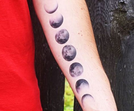 Marvel at the majesty of our moon at all hours of the day by placing this moon phases temporary tattoo on your body. This high quality tattoo is made with all natural ink that beautifully depicts every phase in the lunar cycle and last for up to seven days. Moon Tattoo Realistic, Phases Of The Moon Tattoo, Henna Tattoo Diy, The Moon Tattoo, Astronomy Tattoo, Moon Phases Tattoo, Tattoo Moon, Henna Tattoo Kit, Muster Tattoos