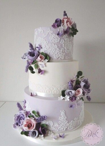 Lilac Wedding Cake, Wedding Cakes Lilac, Sugar Flower Wedding Cake, Lavender Wedding Cake, Purple Wedding Cakes, Purple Cakes, Lace Wedding Cake, Romantic Wedding Cake, Lilac Wedding