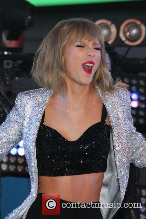 Taylor Swift Short Hair, Taylor Swift Haircut, Taylor Swift Bangs, 60s Hair, Triple J, Taylor Swift New, Boiling Point, Taylor Swift Facts, 2015 Hairstyles