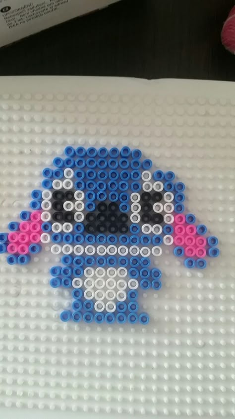 Perler Beads Stitch Disney, Pyssla Ideas Cute Easy, Cute Pyssla Ideas, Melt Bead Ideas, Pearl Beads Ideas Easy, Iron Bead Designs, Hamma Beads Ideas Easy, Pearl Bead Patterns, Iron Beads Ideas Easy