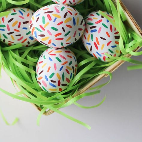 Simple Easter Egg Designs, Pretty Easter Baskets, Shaving Cream Easter Eggs, Cool Easter Eggs, Simple Easter Eggs, Egg Decorating Ideas, Naturally Dyed Easter Eggs, Diy Sprinkles, Creative Easter Eggs