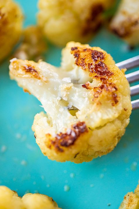 Buttery Garlic Roasted Cauliflower Cheesy Mashed Cauliflower, Best Cauliflower Recipe, Eating Veggies, Garlic Cauliflower, Main Course Meals, Delicious Side Dishes, Cauliflower Curry, Crowd Pleasing Recipes, Low Carb Sides