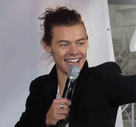 Imagen de bun, four, and gif Harry Styles Long Hair, Harold Styles, Harry Styles Gif, Harry 1d, Hello Handsome, Harry Styles Pictures, Harry Styles Photos, Man Bun, Family Show