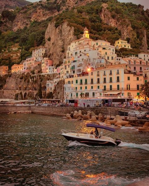 Caterina Valente, Amalfi Italy, Italian Coast, Magic Island, Italy Aesthetic, Summer Destinations, Southern Europe, Honeymoon Travel, Destination Voyage