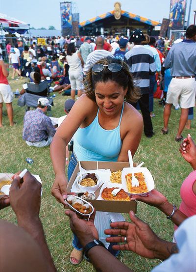 Getting to see some of the best jazz, blues, zydeco, and gospel musicians in the world is a fine reason to go to the New Orleans Jazz & Heritage Festival... but so is the food. New Orleans Jazz Festival, Rock Musicians, French Creole, Festival Food, Recipes Drinks, Food Fest, New Orleans Jazz, Louisiana Recipes, One Note