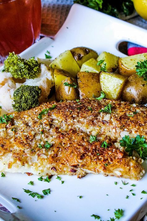 Almond Crusted Tilapia for Two Almond Crusted Fish, Fresh Fish Recipes, Crusted Fish, Crusted Tilapia, Recipe For 1, Tilapia Recipes, Almond Crusted, Keto Ideas, Fish Dinner