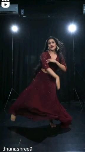 Dance Indian Bollywood, Songs With Dance, Dance Choreography Videos Bollywood, Bollywood Dance Aesthetic, Indian Dance Videos, Hindi Dance Songs, Farewell Dance, Dance Hacks, Garba Dance Video