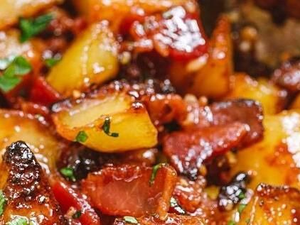 Sticky Honey Bacon Roasted Potatoes: Sweet and Savory Perfection on Your Plate - NewsBreak Honey Bacon Roasted Potatoes, Salted Honey Pie, Sweet And Sour Beef, Honey Bacon, Sweet Potato Salad Recipe, Crispy Parmesan Potatoes, Classic Pot Roast, Apple Pork Chops, Ground Beef And Potatoes