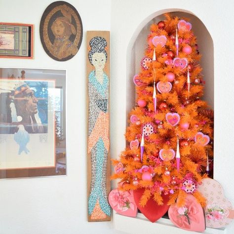 How to Decorate an Orange Christmas Tree for 5 Different Holidays Pink And Orange Christmas, Orange Christmas Decor, Orange Christmas Tree, Halloween Valentines, Orange Trees, Valentine Tree, Orange Christmas, Merry Bright Christmas, Red Christmas Tree