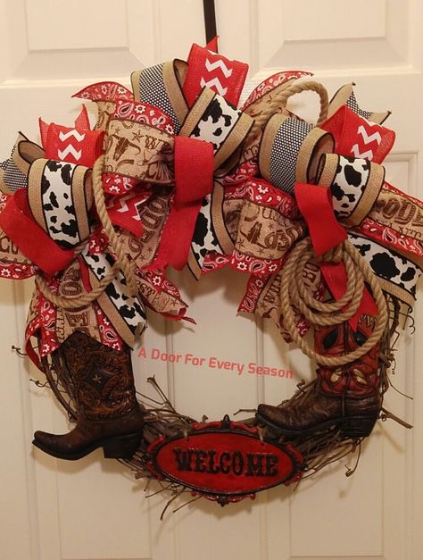 Texas Christmas Decor, Boot Wreath, Western Wreath, Window Frame Crafts, Western Wreaths, Cowboys Wreath, Wreaths Design, Diy Gifts To Make, Deco Mesh Wreaths Diy