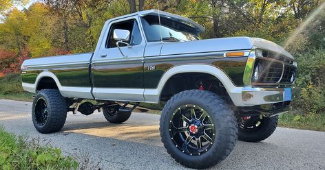 1974 F250 Highboy With a 390 FE Ground Up Restoration From Wisconsin 1976 F250, F250 Highboy, Best Pickup Truck, Diesel Trucks Ford, Hot Trucks, Pickup Truck Accessories, Classic Cars Chevy, Ranger Truck, Ford Ranger Truck