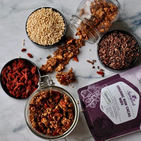 Superfood Granola with Quinoa, Cacao & Goji Berries Recipe Superfood Granola, Making Granola, Cacao Nibs Recipes, Goji Berry Recipes, Breakfast Granola, How To Make Granola, Granola Breakfast, Eat Pretty, Granola Healthy