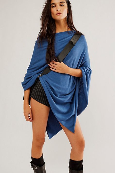 The perfect minimalist layer, this floaty poncho features a classic triangle hem and cowl neckline for effortless style. **Fit:** Relaxed **Features:** Pull-over style, triangle hem, cowl neckline, open sides, relaxed sleeves **Why We | Simply Triangle Poncho Jacket at Free People in Atlantic Blue Cute Poncho Outfits, Outfits With Ponchos, Knit Poncho Outfit, Styling Poncho, Poncho Outfits For Women, Poncho Outfit Winter, Free People Winter, Poncho Fashion, Poncho Outfit