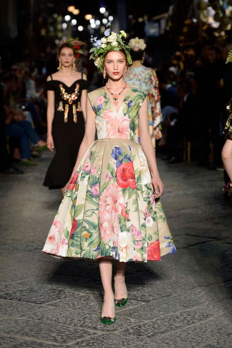 Dolce & Gabbana Celebrate Sophia Loren and Naples with a Hugely Fun Alta Moda Experience - Photos | Vogue Dolce & Gabbana Couture, Dolce Gabbana Alta Moda, Diana Penty, Armani Prive, Sonam Kapoor, Blair Waldorf, Olivia Palermo, Floral Fashion, Floral Dresses