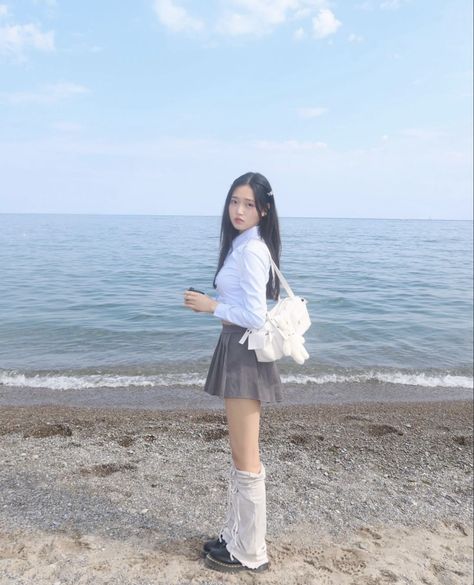 Tracy Sohn, Summer Outfit Aesthetic, Beach Fits, Cute Outfits For School, Outfit Aesthetic, Cute Poses, Just Girl Things, Beach Summer, Outfits Aesthetic