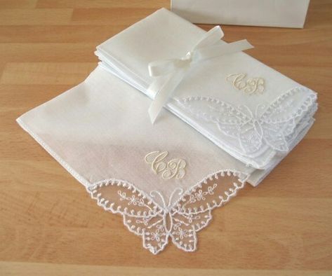 Napkin Embroidery, Handkerchief Embroidery, Garden Decor Crafts, Ladies Hanky, Handmade Aesthetic, Ladies Handkerchiefs, Gift Wrapping Techniques, Wedding Hankies, Christmas Embroidery Patterns