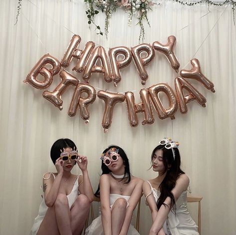 Mode Ulzzang, Friendship Photoshoot, 21st Birthday Photoshoot, Cowgirl Birthday Party, Bday Party Theme, Birthday Party Theme Decorations, Birthday Photography, 17th Birthday, Birthday Pictures